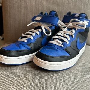 Kids boys Nike basketball high top sneakers great condition blue